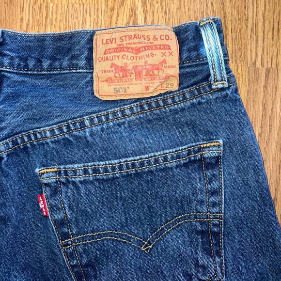 Levi Shorts - Picture 3 of 3